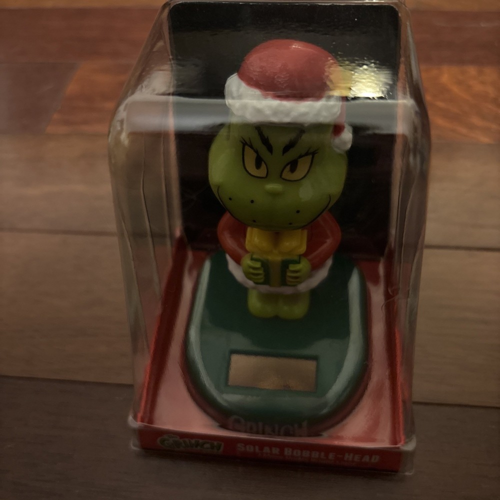 New Dr Seuss Christmas Decoration The GRINCH Solar POWERED BOBBLE HEAD‎ A12